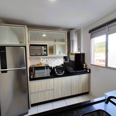 Apartamento com 48m², 2 quartos, 1 garagem, no bairro Roçado em São José