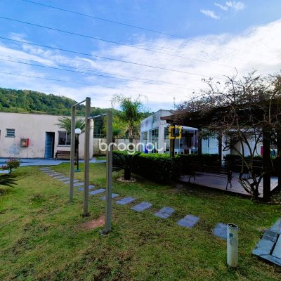 Apartamento com 48m², 2 quartos, 1 garagem, no bairro Roçado em São José