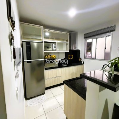 Apartamento com 48m², 2 quartos, 1 garagem, no bairro Roçado em São José