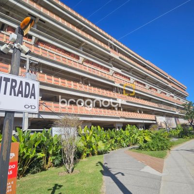 Cobertura com 360m², 4 quartos (sendo 2 suítes), 2 garagens, no bairro Campeche em Florianópolis