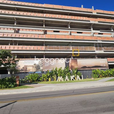 Cobertura com 360m², 4 quartos (sendo 2 suítes), 2 garagens, no bairro Campeche em Florianópolis