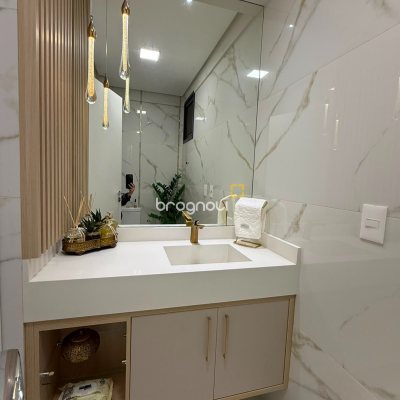 Apartamento com 142m², 3 quartos (sendo 1 suíte), 2 garagens, no bairro Jurerê em Florianópolis