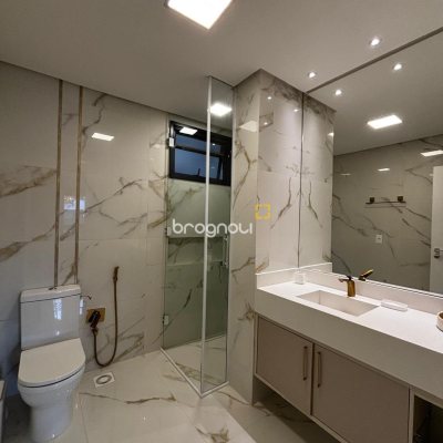 Apartamento com 142m², 3 quartos (sendo 1 suíte), 2 garagens, no bairro Jurerê em Florianópolis