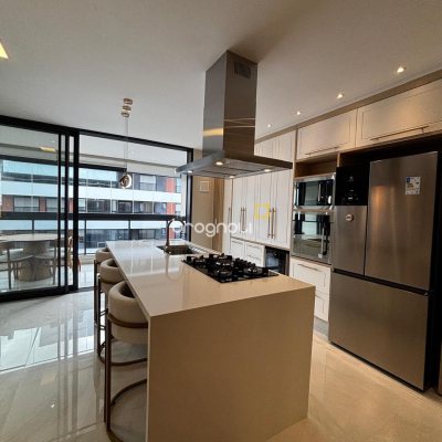 Apartamento com 142m², 3 quartos (sendo 1 suíte), 2 garagens, no bairro Jurerê em Florianópolis