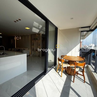 Apartamento com 142m², 3 quartos (sendo 1 suíte), 2 garagens, no bairro Jurerê em Florianópolis