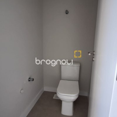 Apartamento com 70m², 2 quartos (sendo 2 suítes), 1 garagem, no bairro Jurerê em Florianópolis