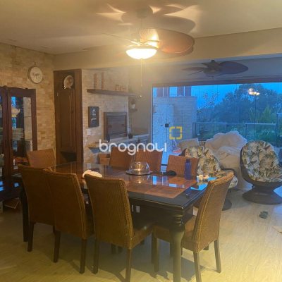 Cobertura com 158m², 3 quartos (sendo 1 suíte), 2 garagens, no bairro Campeche em Florianópolis