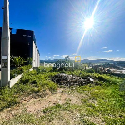 Terreno com 1304m², no bairro Areias do Meio em Governador Celso Ramos