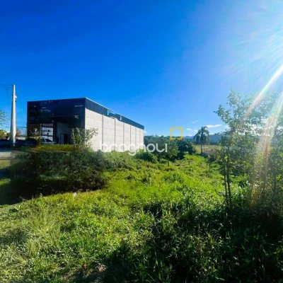 Terreno com 1304m², no bairro Areias do Meio em Governador Celso Ramos