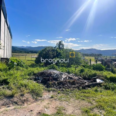 Terreno com 1304m², no bairro Areias do Meio em Governador Celso Ramos