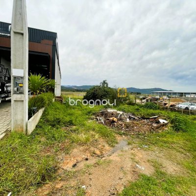 Terreno com 1304m², no bairro Areias do Meio em Governador Celso Ramos