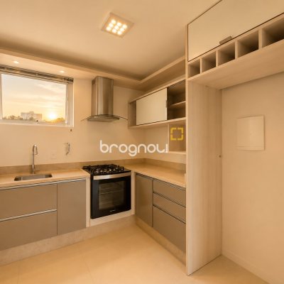 Apartamento com 69m², 2 quartos, 2 garagens, no bairro Bom Abrigo em Florianópolis