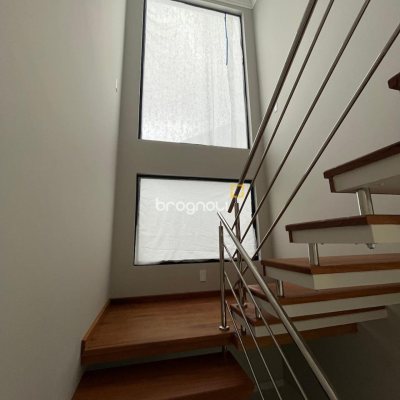 Casa com 137m², 4 quartos (sendo 3 suítes), 2 garagens, no bairro Forquilhas em São José