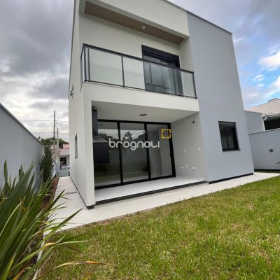 Casa com 137m², 4 quartos (sendo 3 suítes), 2 garagens, no bairro Forquilhas em São José