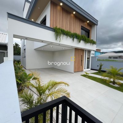 Casa com 137m², 4 quartos (sendo 3 suítes), 2 garagens, no bairro Forquilhas em São José