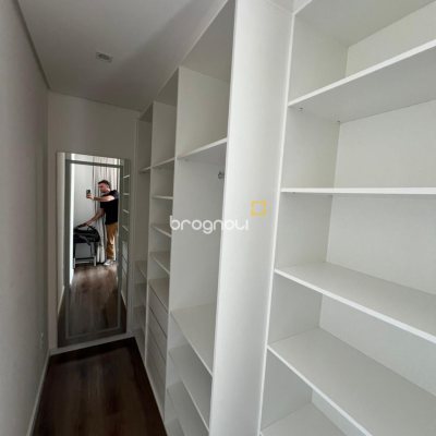 Apartamento com 57m², 1 quarto (sendo 1 suíte), 1 garagem, no bairro Centro em Florianópolis