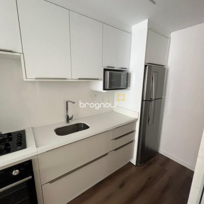 Apartamento com 57m², 1 quarto (sendo 1 suíte), 1 garagem, no bairro Centro em Florianópolis
