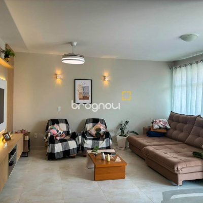 Casa com 360m², 3 quartos (sendo 1 suíte), 3 garagens, no bairro Santa Mônica em Florianópolis