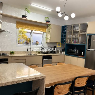 Casa com 360m², 3 quartos (sendo 1 suíte), 3 garagens, no bairro Santa Mônica em Florianópolis
