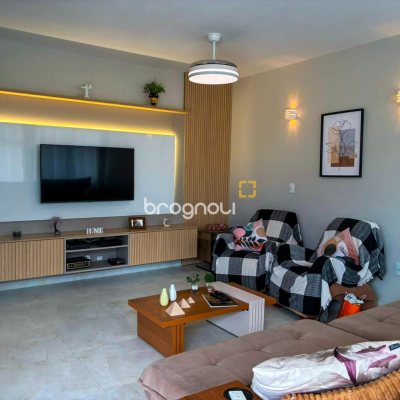 Casa com 360m², 3 quartos (sendo 1 suíte), 3 garagens, no bairro Santa Mônica em Florianópolis