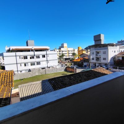 Apartamento com 64m², 2 quartos (sendo 1 suíte), 1 garagem, no bairro Canasvieiras em Florianópolis