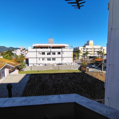 Apartamento com 64m², 2 quartos (sendo 1 suíte), 1 garagem, no bairro Canasvieiras em Florianópolis