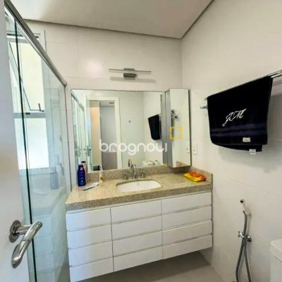 Apartamento com 121m², 4 quartos (sendo 3 suítes), 2 garagens, no bairro Cachoeira do Bom Jesus em Florianópolis