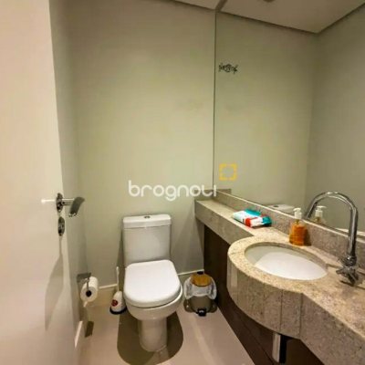 Apartamento com 121m², 4 quartos (sendo 3 suítes), 2 garagens, no bairro Cachoeira do Bom Jesus em Florianópolis