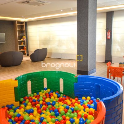Apartamento com 121m², 4 quartos (sendo 3 suítes), 2 garagens, no bairro Cachoeira do Bom Jesus em Florianópolis
