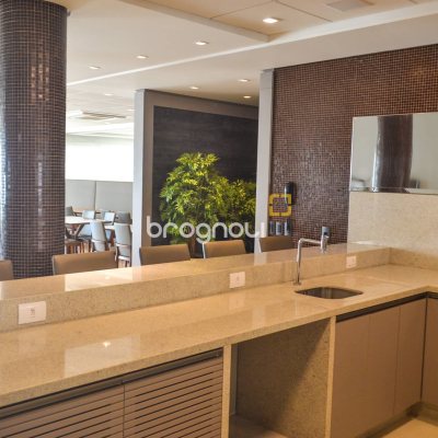 Apartamento com 121m², 4 quartos (sendo 3 suítes), 2 garagens, no bairro Cachoeira do Bom Jesus em Florianópolis