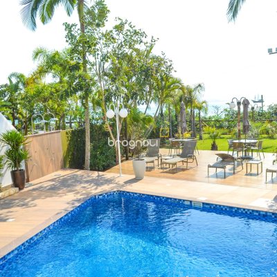 Apartamento com 121m², 4 quartos (sendo 3 suítes), 2 garagens, no bairro Cachoeira do Bom Jesus em Florianópolis