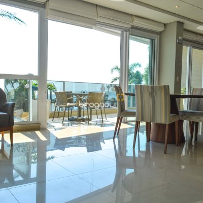 Apartamento com 121m², 4 quartos (sendo 3 suítes), 2 garagens, no bairro Cachoeira do Bom Jesus em Florianópolis