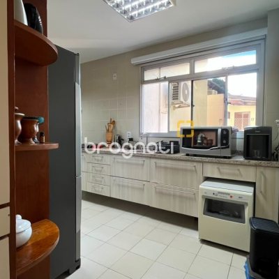 Apartamento com 209m², 4 quartos (sendo 1 suíte), 2 garagens, no bairro Itacorubi em Florianópolis