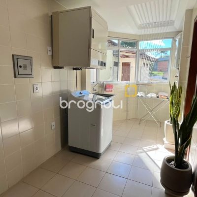 Apartamento com 209m², 4 quartos (sendo 1 suíte), 2 garagens, no bairro Itacorubi em Florianópolis