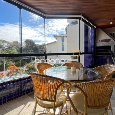 Apartamento com 209m², 4 quartos (sendo 1 suíte), 2 garagens, no bairro Itacorubi em Florianópolis