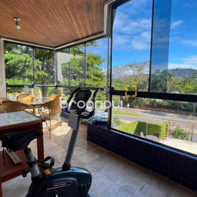 Apartamento com 209m², 4 quartos (sendo 1 suíte), 2 garagens, no bairro Itacorubi em Florianópolis