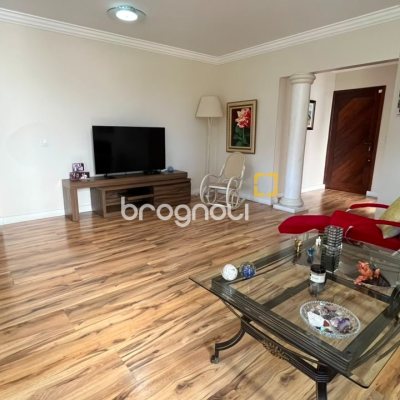 Apartamento com 209m², 4 quartos (sendo 1 suíte), 2 garagens, no bairro Itacorubi em Florianópolis