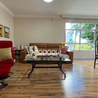 Apartamento com 209m², 4 quartos (sendo 1 suíte), 2 garagens, no bairro Itacorubi em Florianópolis