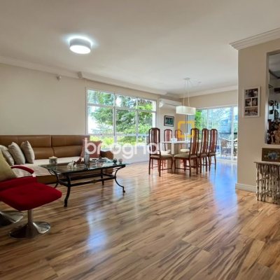 Apartamento com 209m², 4 quartos (sendo 1 suíte), 2 garagens, no bairro Itacorubi em Florianópolis