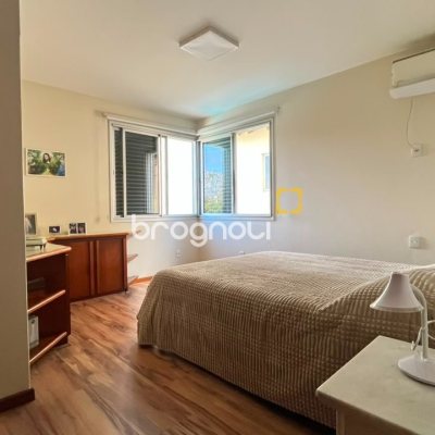 Apartamento com 209m², 4 quartos (sendo 1 suíte), 2 garagens, no bairro Itacorubi em Florianópolis
