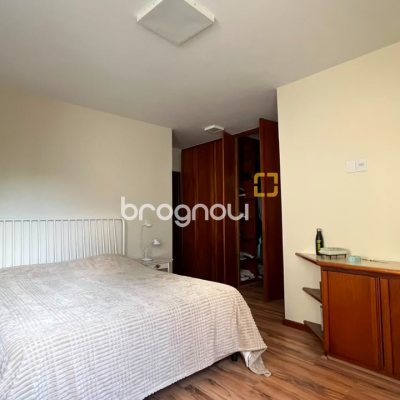 Apartamento com 209m², 4 quartos (sendo 1 suíte), 2 garagens, no bairro Itacorubi em Florianópolis