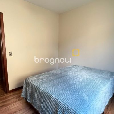 Apartamento com 209m², 4 quartos (sendo 1 suíte), 2 garagens, no bairro Itacorubi em Florianópolis