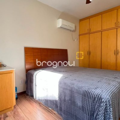 Apartamento com 209m², 4 quartos (sendo 1 suíte), 2 garagens, no bairro Itacorubi em Florianópolis