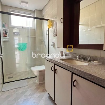 Apartamento com 209m², 4 quartos (sendo 1 suíte), 2 garagens, no bairro Itacorubi em Florianópolis