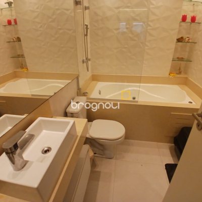 Apartamento com 67m², 2 quartos (sendo 1 suíte), 2 garagens, no bairro Coqueiros em Florianópolis