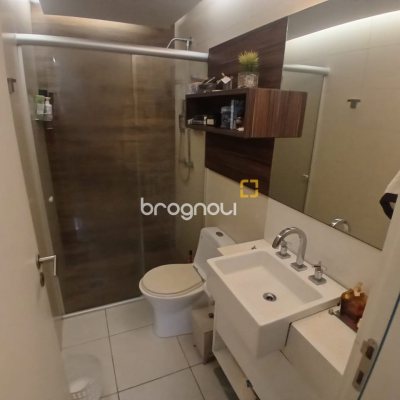 Apartamento com 67m², 2 quartos (sendo 1 suíte), 2 garagens, no bairro Coqueiros em Florianópolis