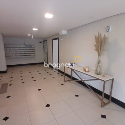 Apartamento com 67m², 2 quartos (sendo 1 suíte), 2 garagens, no bairro Coqueiros em Florianópolis