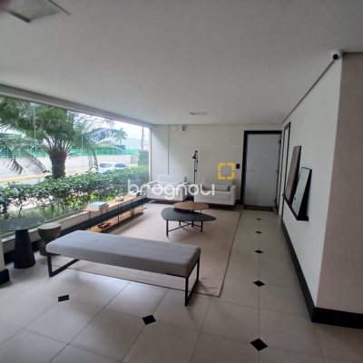 Apartamento com 67m², 2 quartos (sendo 1 suíte), 2 garagens, no bairro Coqueiros em Florianópolis