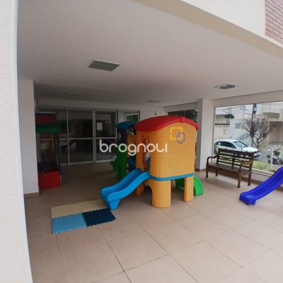 Apartamento com 67m², 2 quartos (sendo 1 suíte), 2 garagens, no bairro Coqueiros em Florianópolis