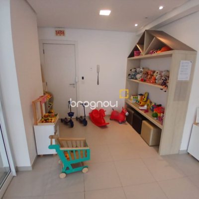Apartamento com 67m², 2 quartos (sendo 1 suíte), 2 garagens, no bairro Coqueiros em Florianópolis